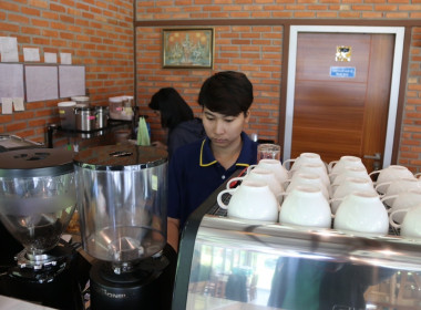 เยี่ยมชมโรงงานแปรรูปสับปะรดลูกหลานเกษตรกรกลับบ้านและตรวจเยี่ยม ติดตาม แนะนำ การดำเนินการสหกรณ์โคนมเชียงราย ... พารามิเตอร์รูปภาพ 6